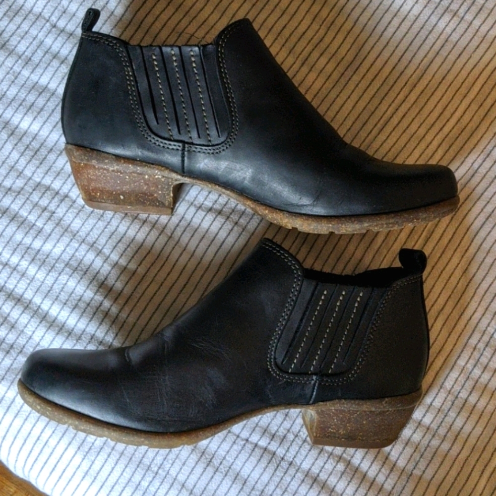 Comfy Clark Chelsea Booties